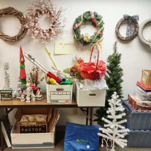 milwaukee business estate sale - seasonal decor